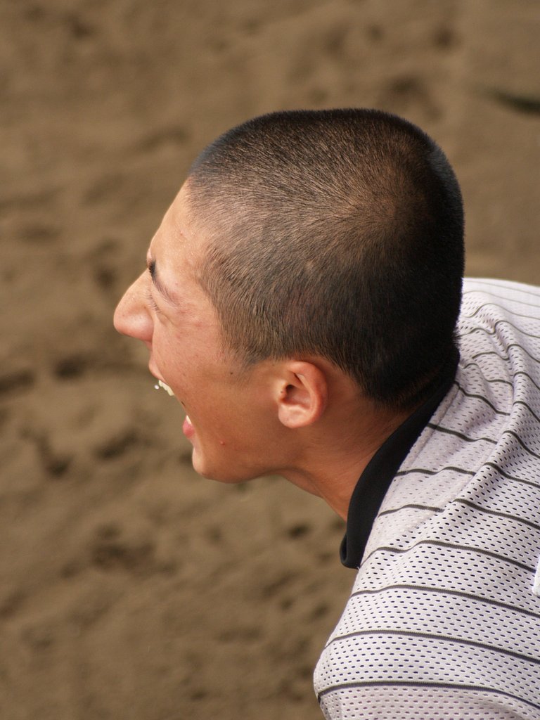 吠える・・・