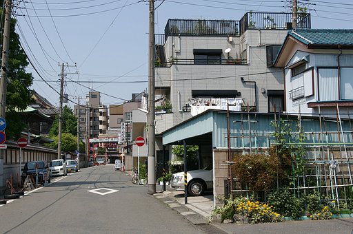 初夏の車庫