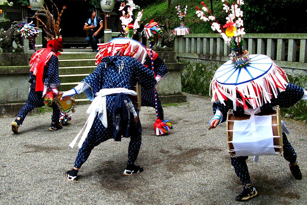 黒滝花笠太鼓踊り　３
