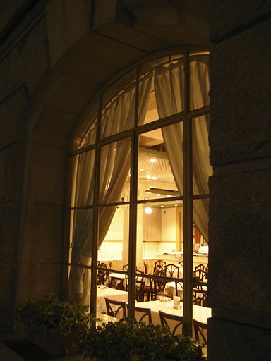 夜のレストラン