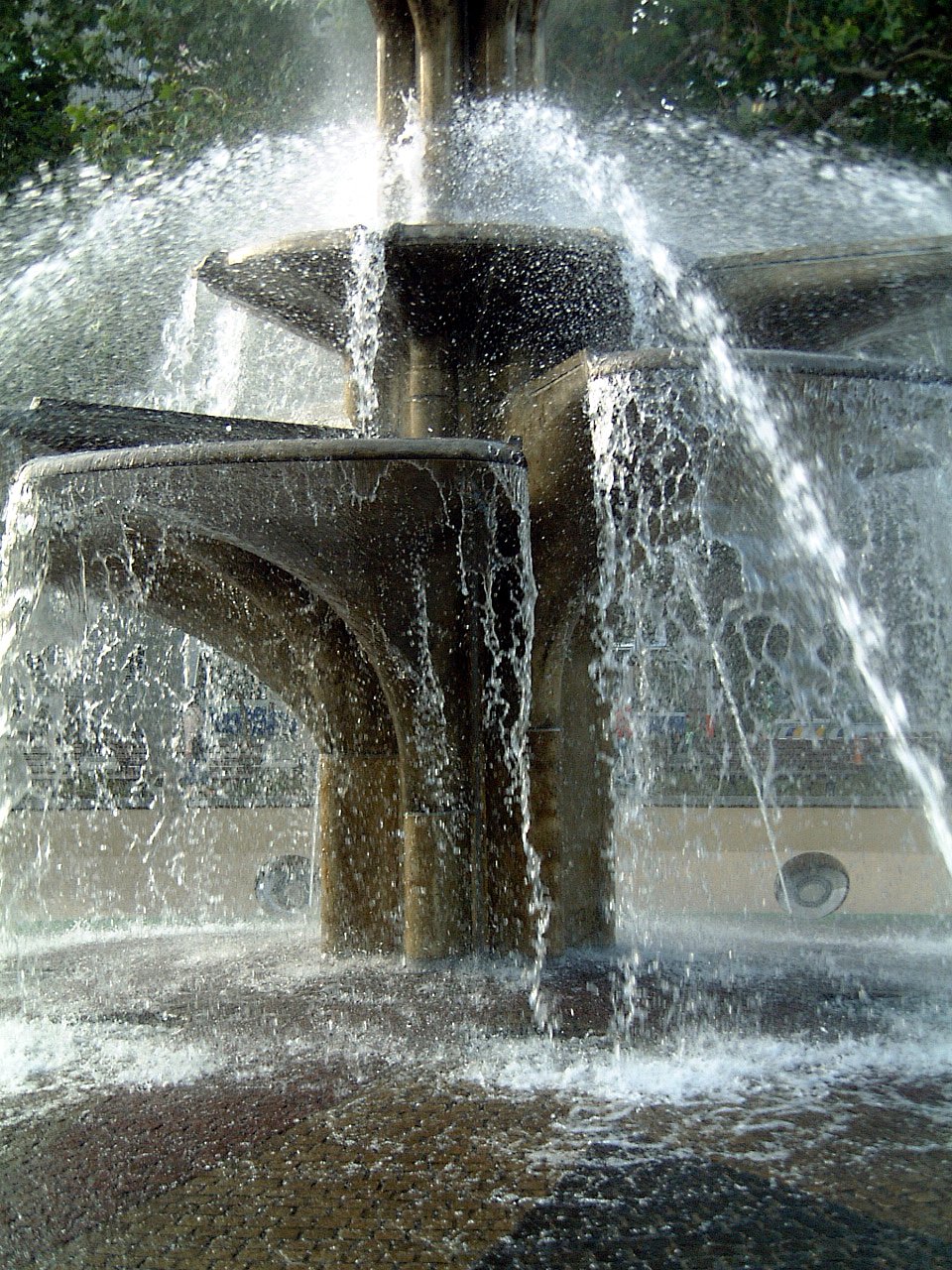 涼しげな噴水
