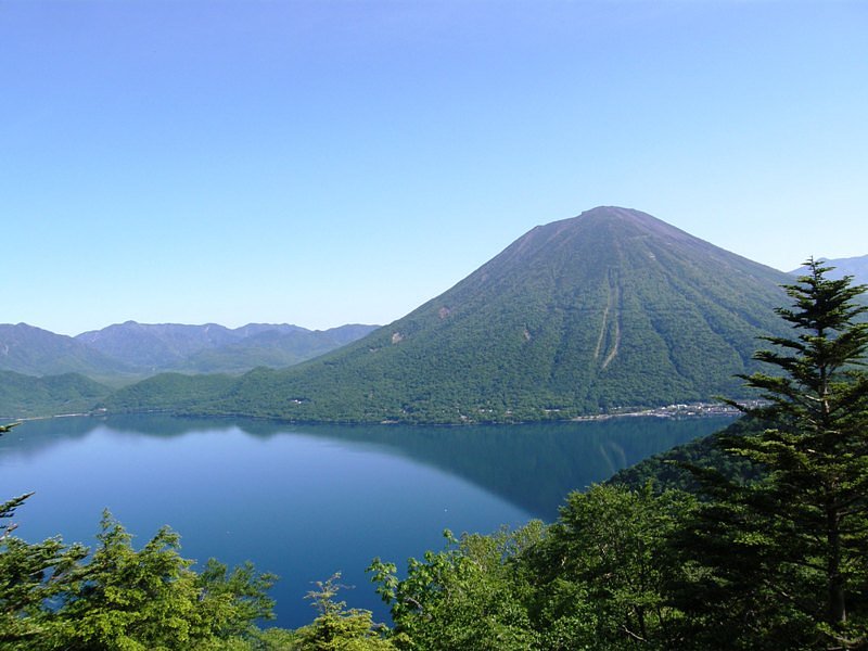 男体山