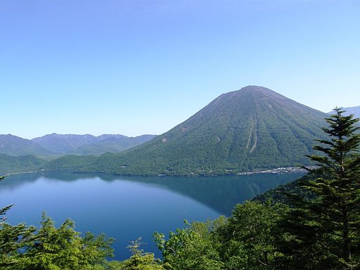 男体山