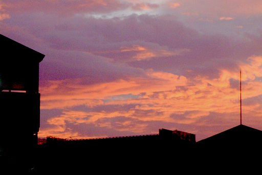 梅雨明け宣言の夕焼け