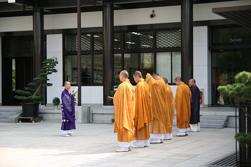 中山寺のお坊さん