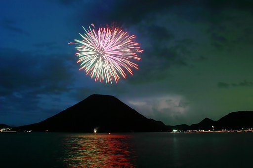 湖上の花火
