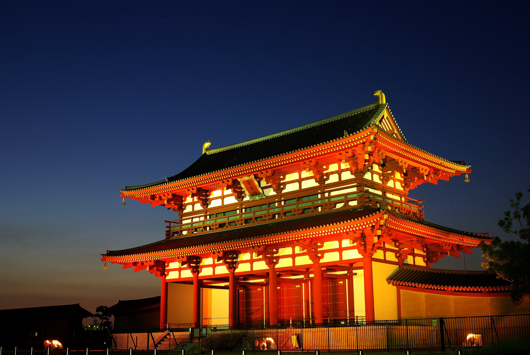 朱雀門の夕暮れ
