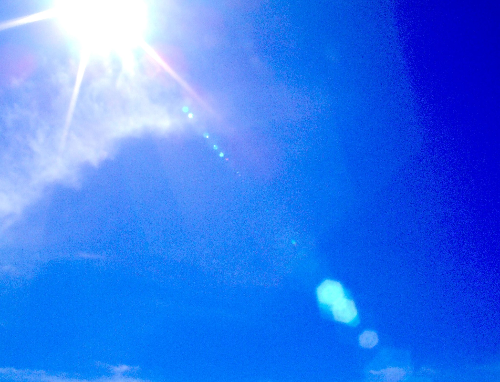 ギラギラ太陽背に受けて