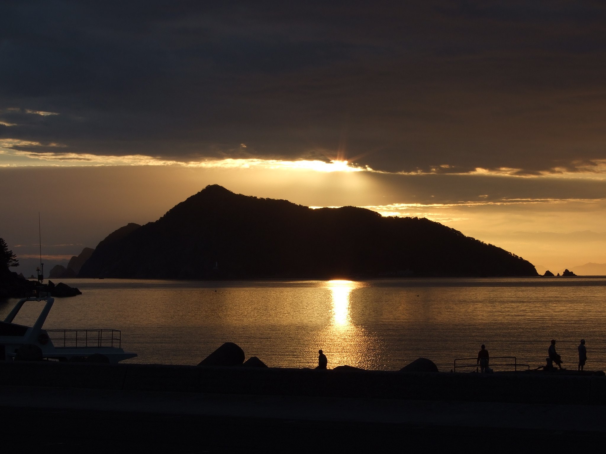 夕暮れの島。