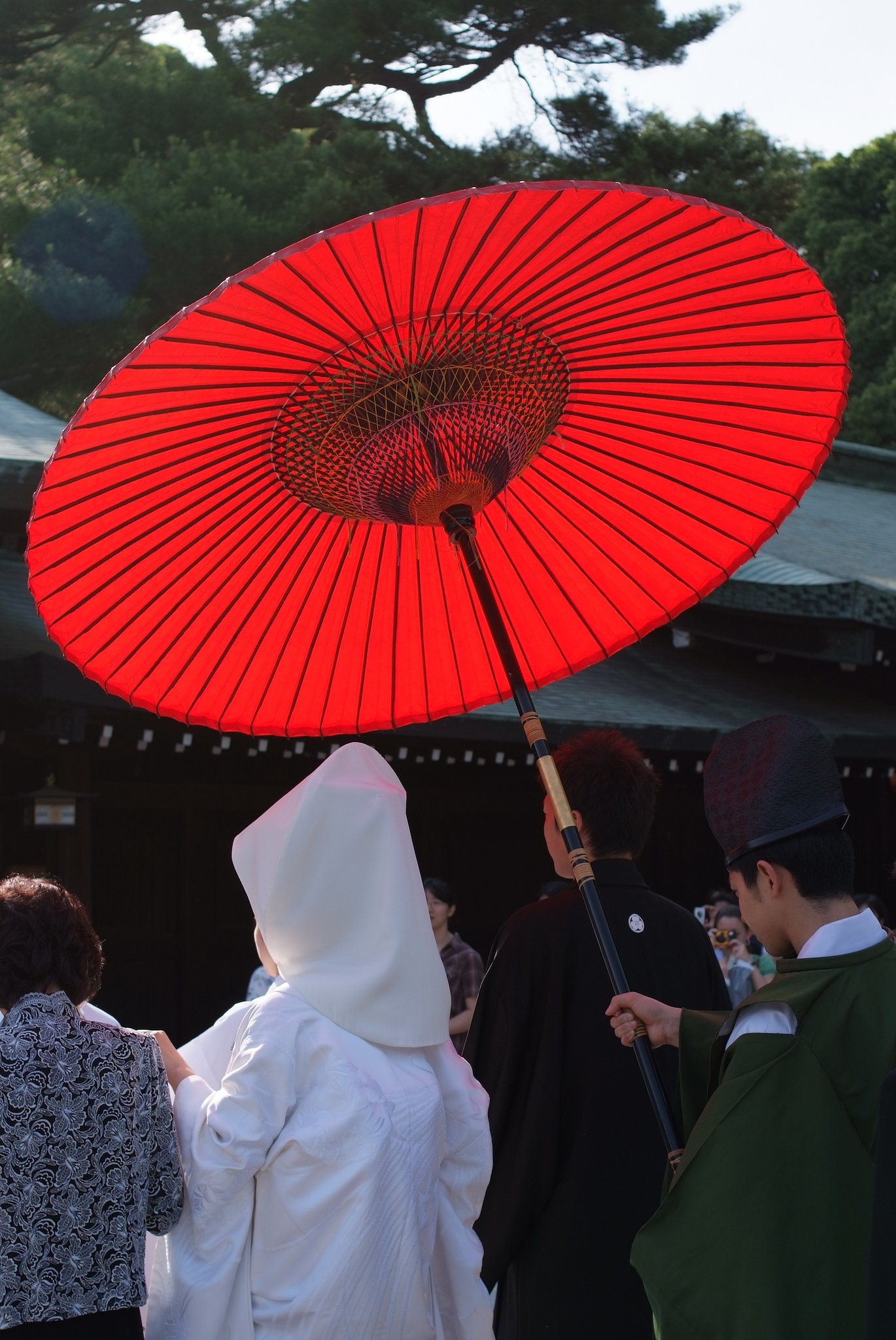 赤い傘と白無垢