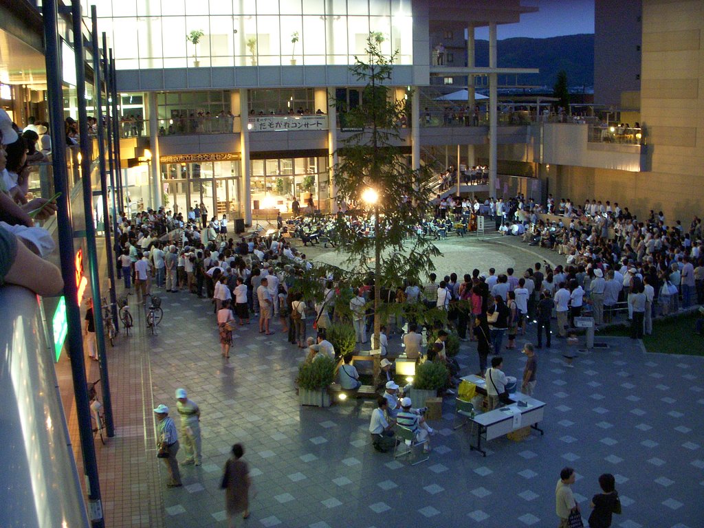 駅前のコンサート