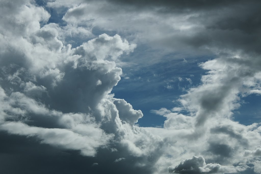 雲の合間へ