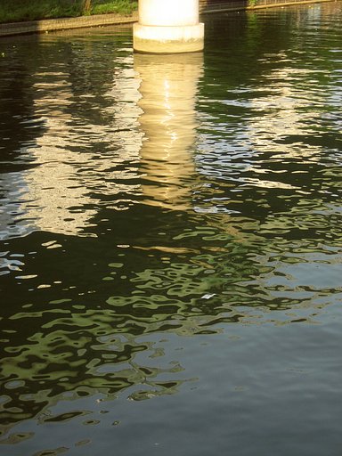 都会の水面３「流れるメモ」