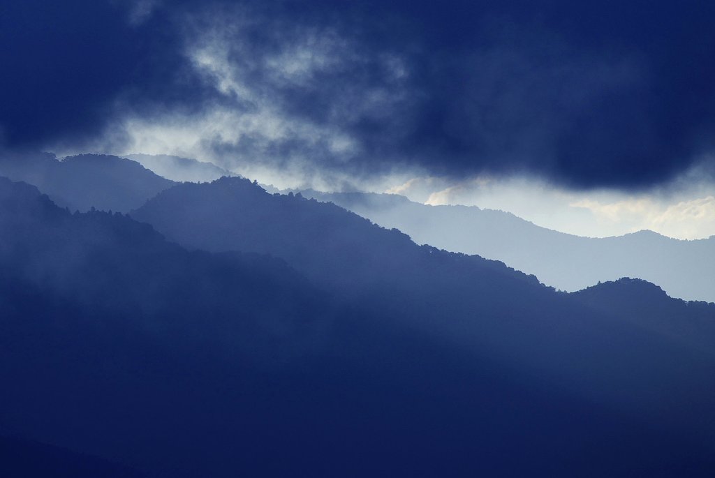 雲　間