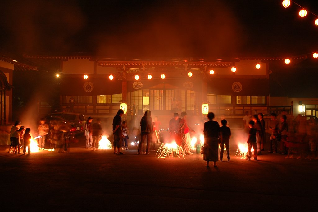 お寺の花火祭り