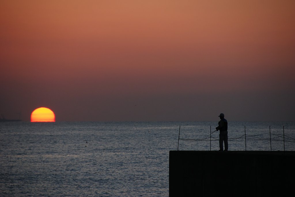 親不知海岸で夕日を