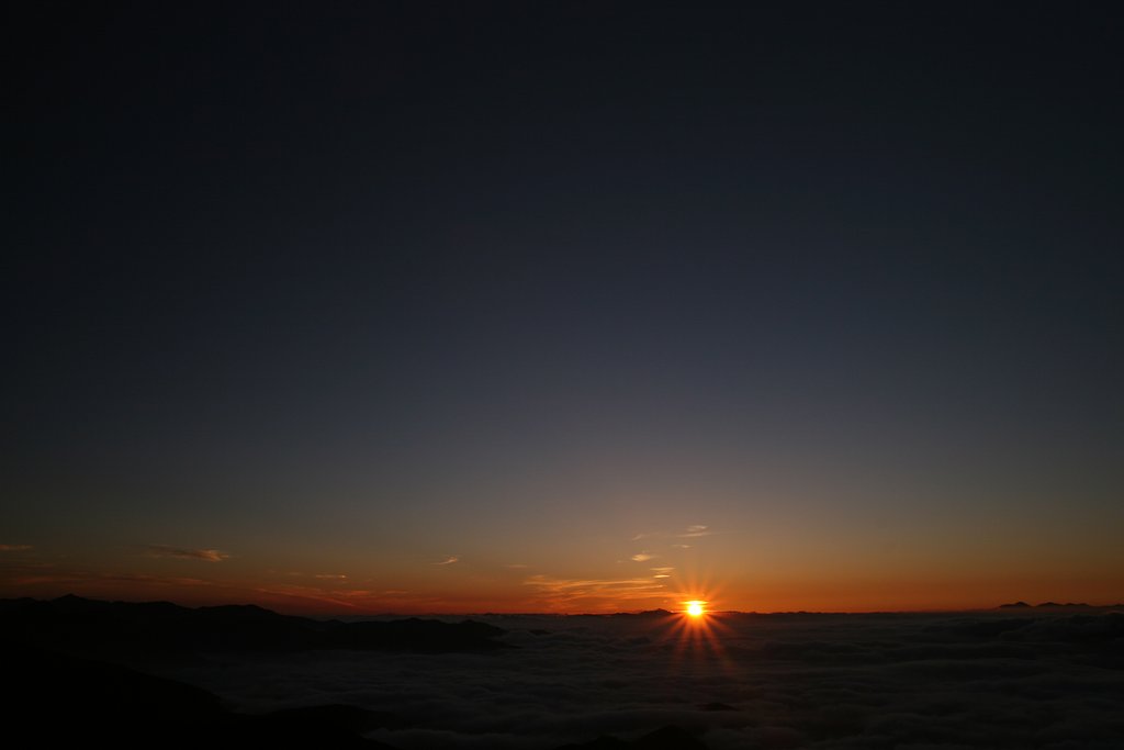 雲上の夜明け