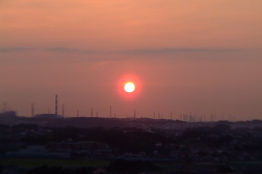 真っ赤な太陽のハズが　実際の画像