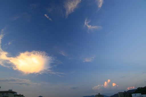 天空の光と影