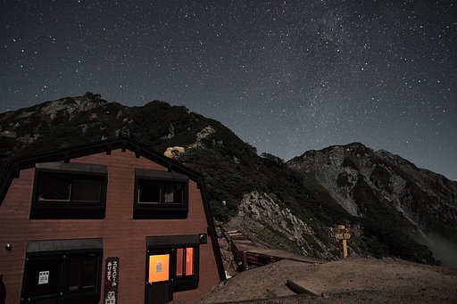星降る針の木小屋