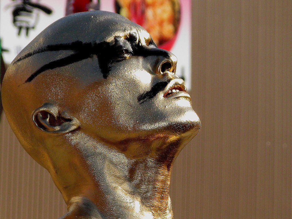 金粉男