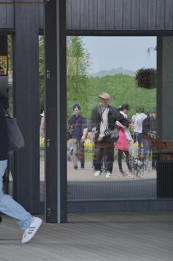 来る人と帰る人