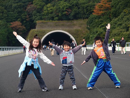 高速道路闊歩【記】念写真