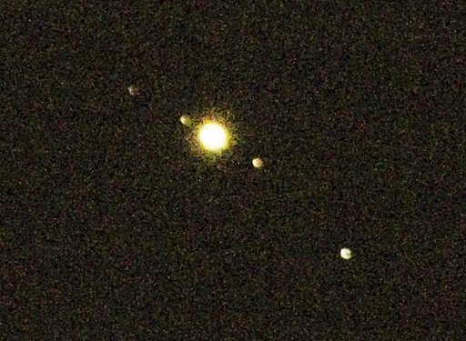 ついに4個の衛星をとらえました