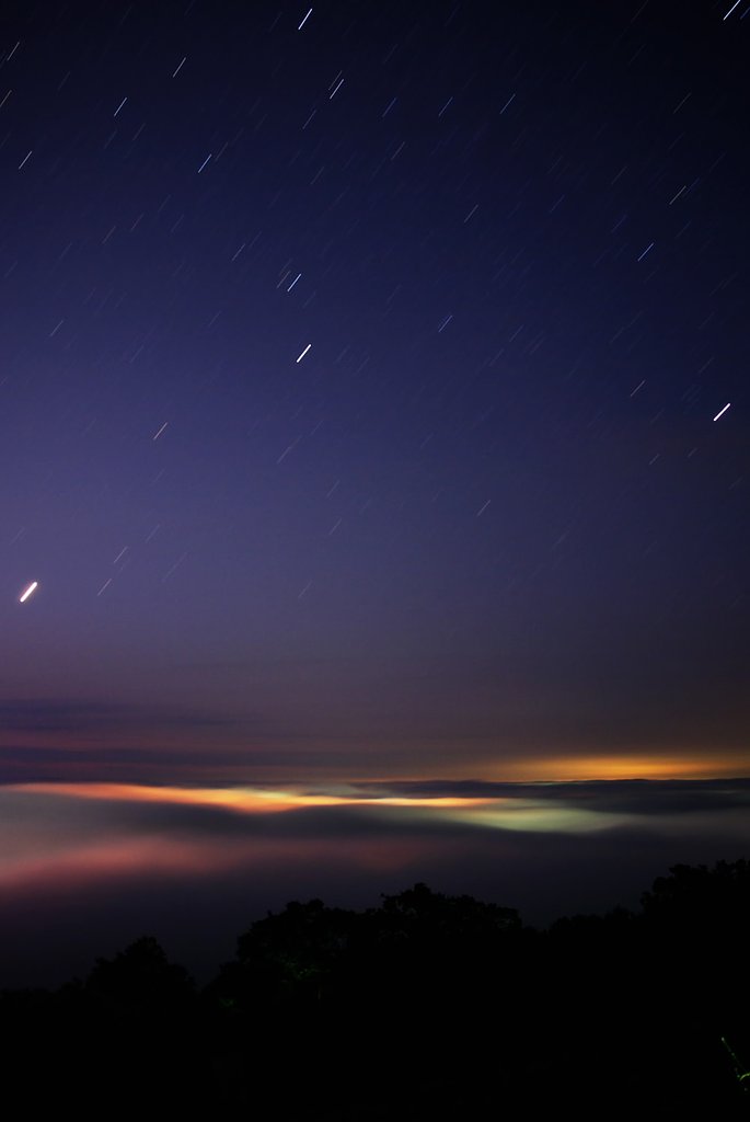 星降る夜の霧の海