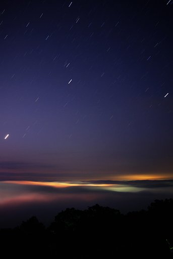 星降る夜の霧の海