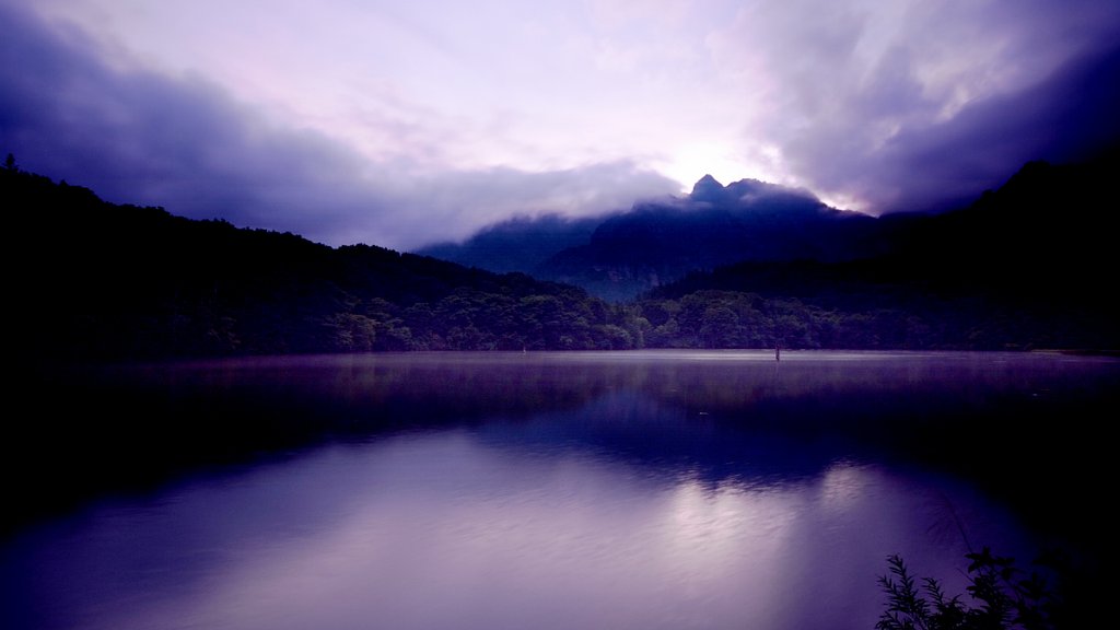 戸隠鏡池の夕景