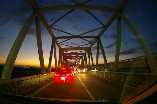 夕暮れに架ける橋