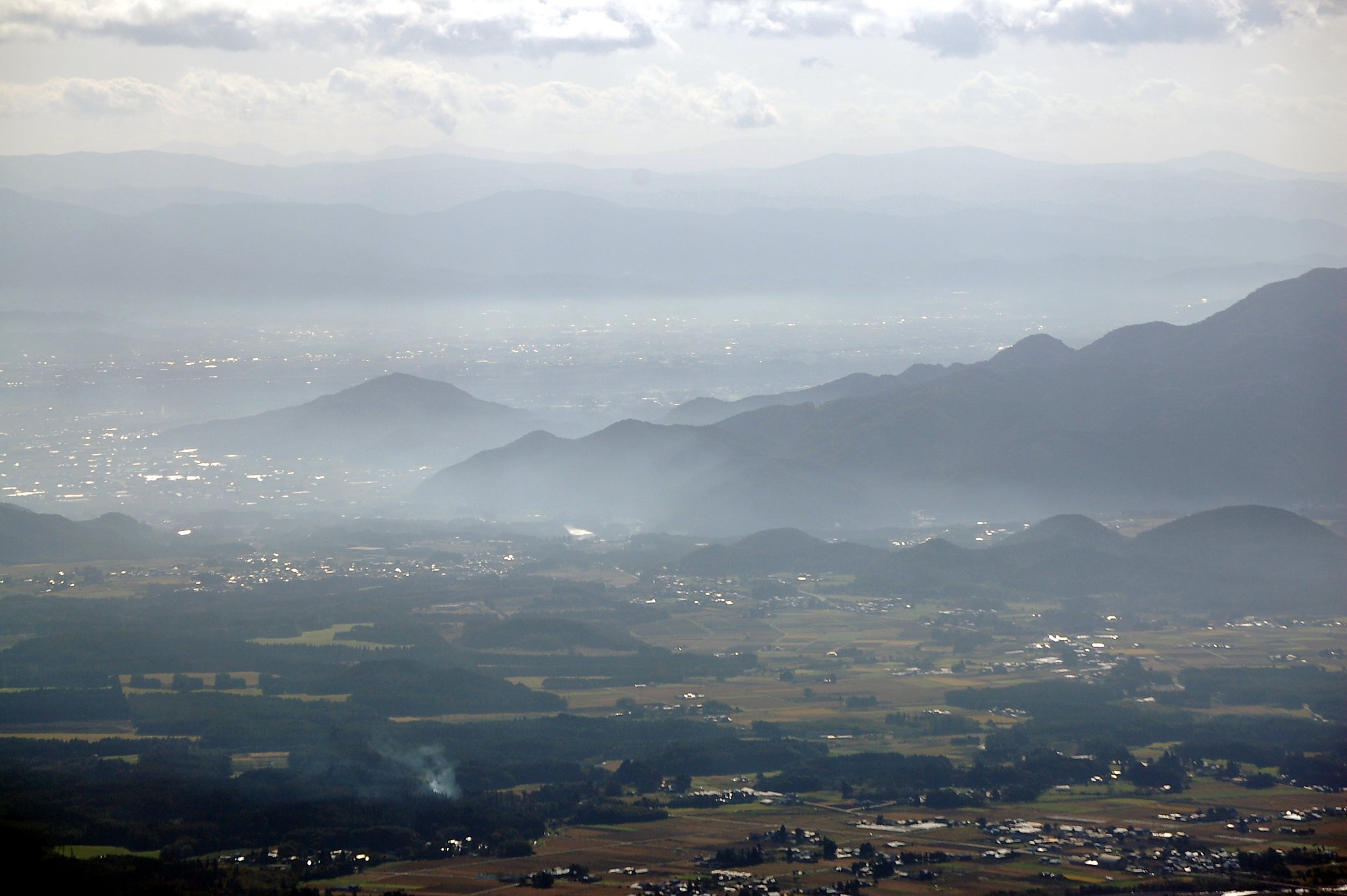 朝もやの田園風景