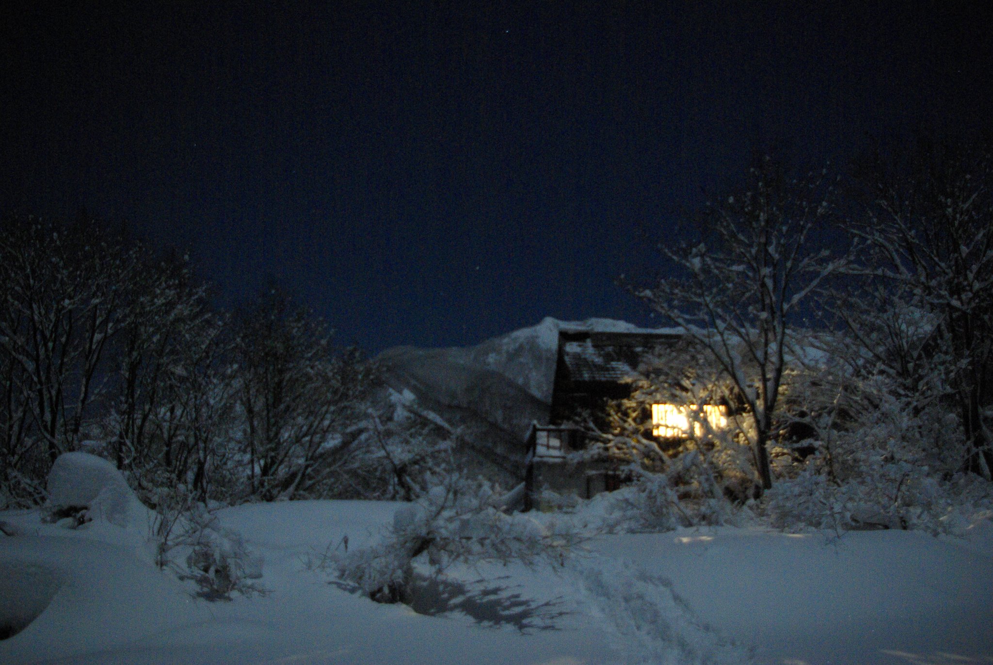 山小屋の灯
