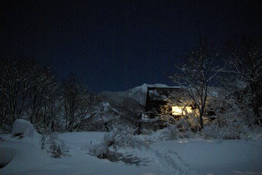 山小屋の灯