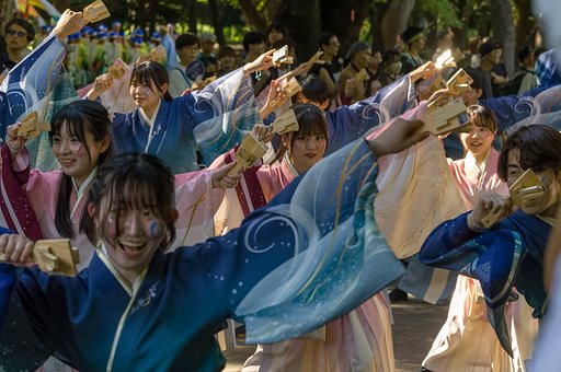 木漏れ日の中の笑顔