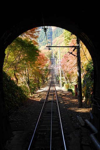 トンネルを抜けると・・・