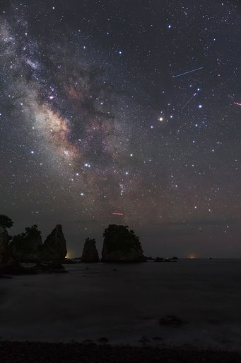 天の川と、青い人工衛星 再現像版