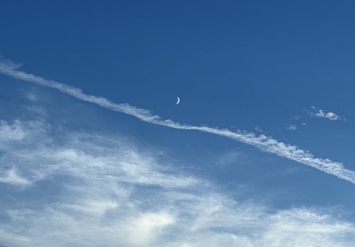 月&飛行機雲