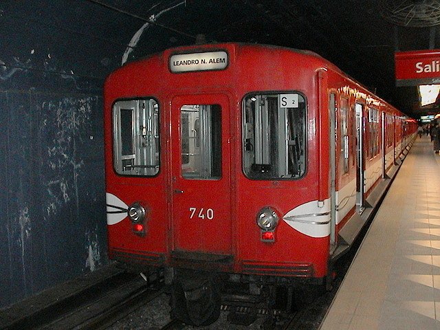 ブエノスアイレスの地下を走る丸の内線車両