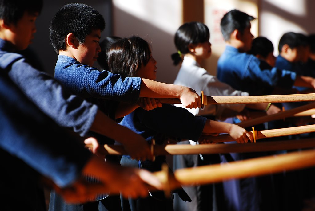 光の中の剣士達