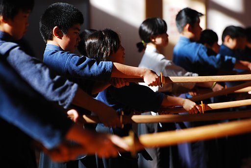 光の中の剣士達