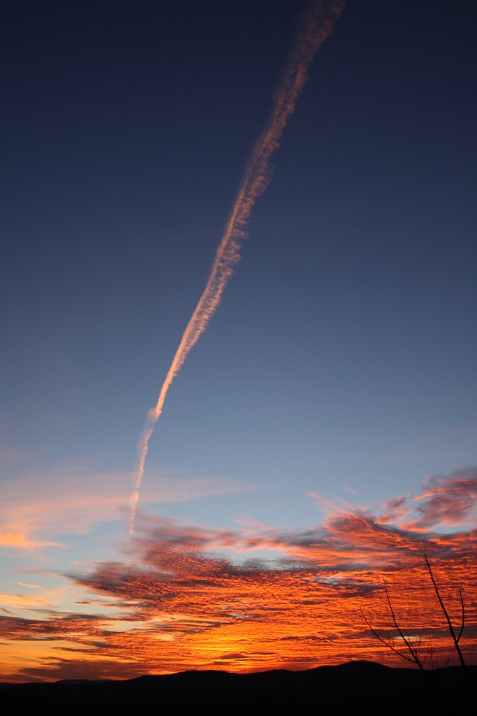 茜の飛行雲