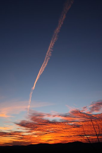 茜の飛行雲