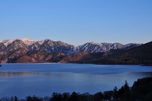 湖の朝　山の朝