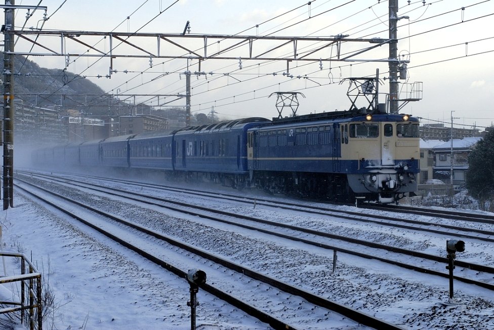 雪煙をあげて