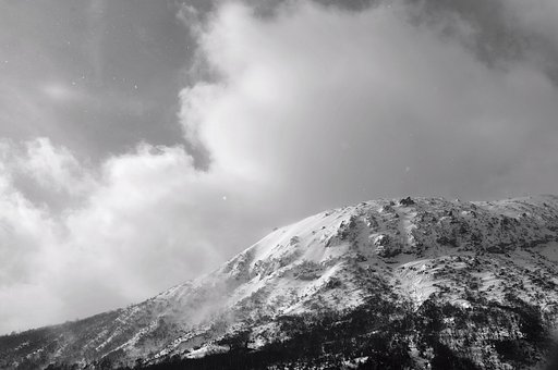 眩しき雪山
