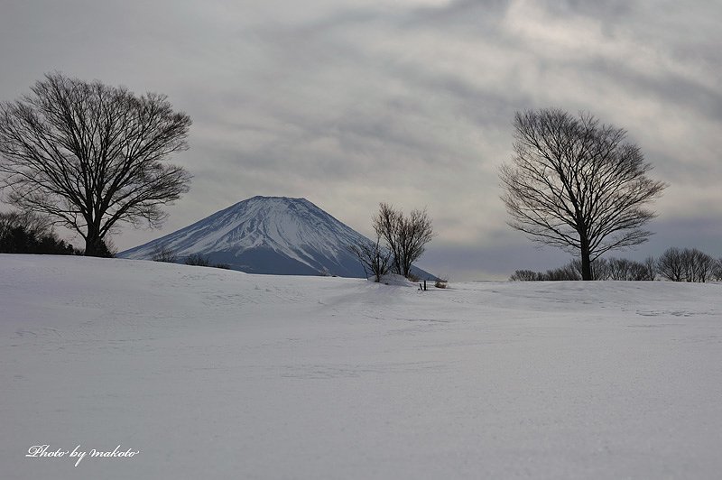 山麓の雪景色