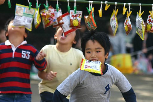 菓子食い競争