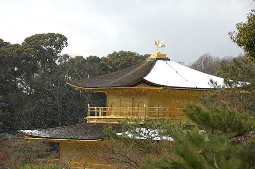 雪の金閣寺